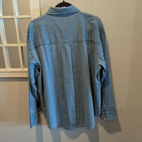 One Wednesday x Jilly Box Chambray Button Up - Picture 4 of 5